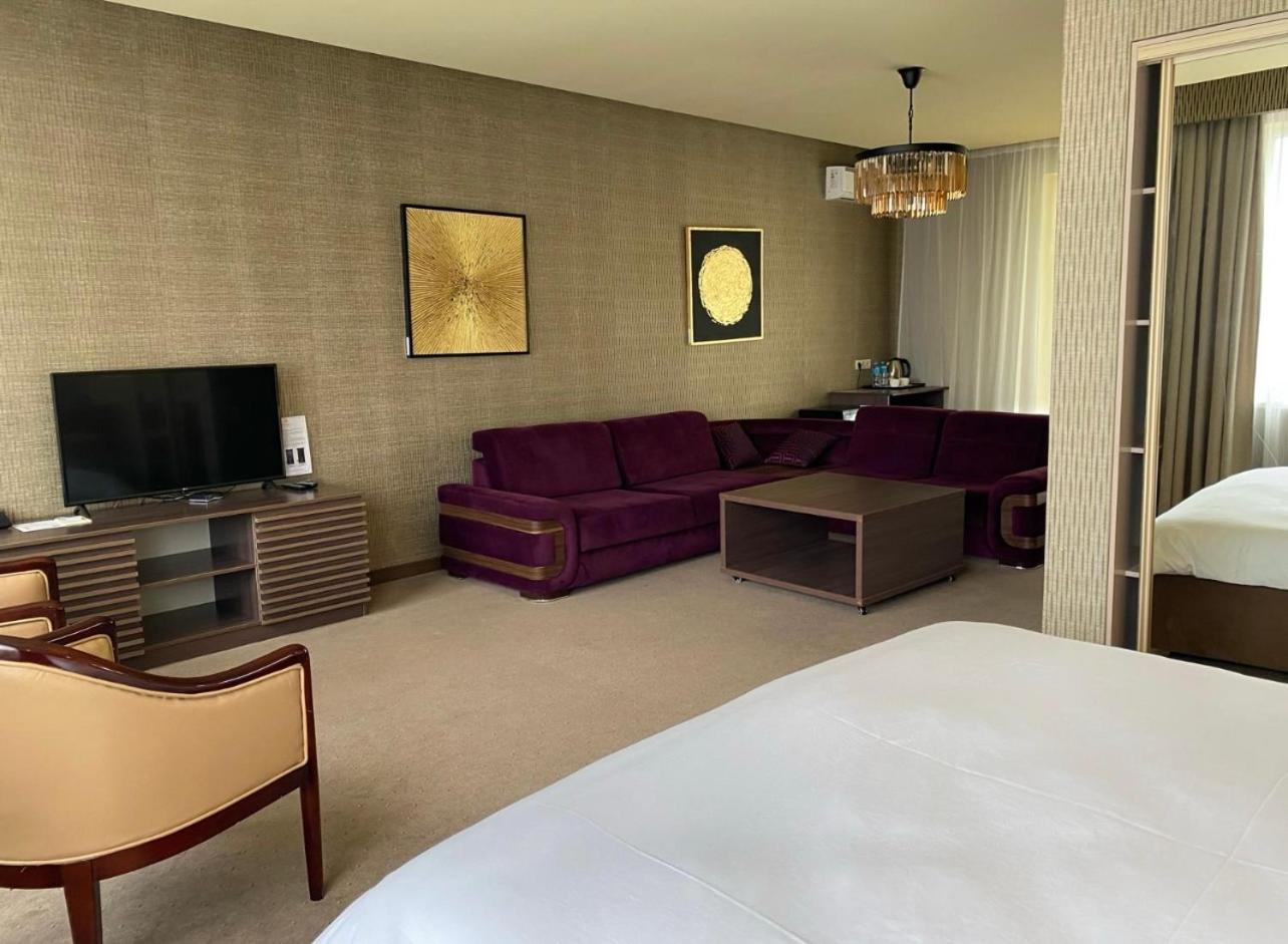 Barhat Hotel & Spa Taraz Esterno foto