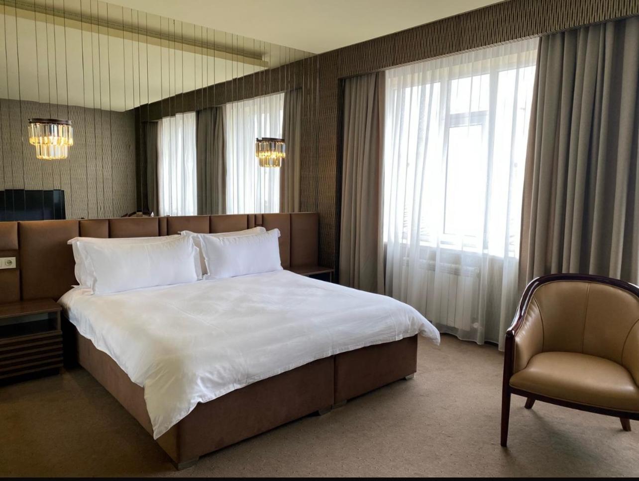 Barhat Hotel & Spa Taraz Esterno foto