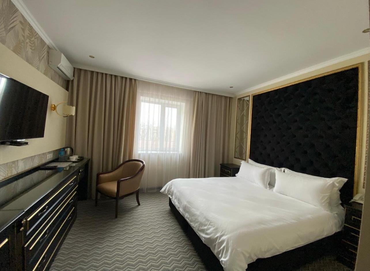 Barhat Hotel & Spa Taraz Esterno foto
