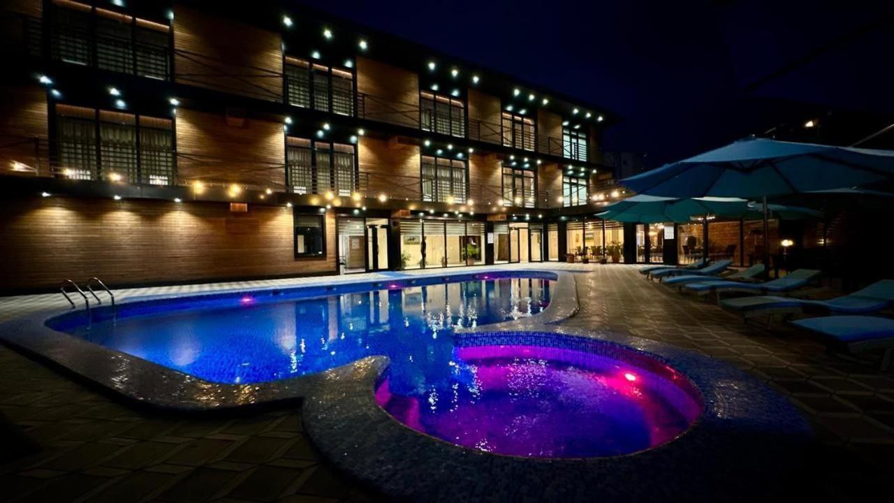 Barhat Hotel & Spa Taraz Esterno foto