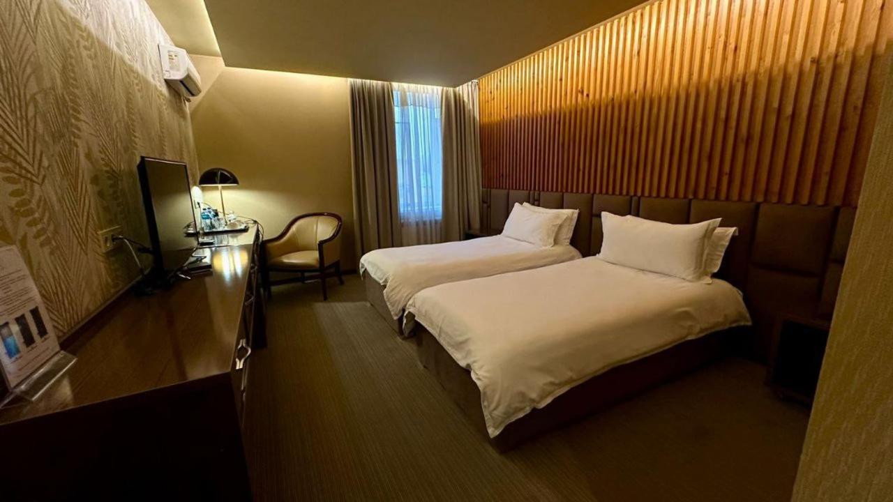 Barhat Hotel & Spa Taraz Esterno foto