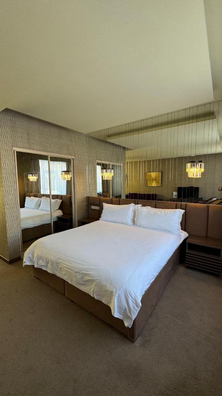Barhat Hotel & Spa Taraz Esterno foto