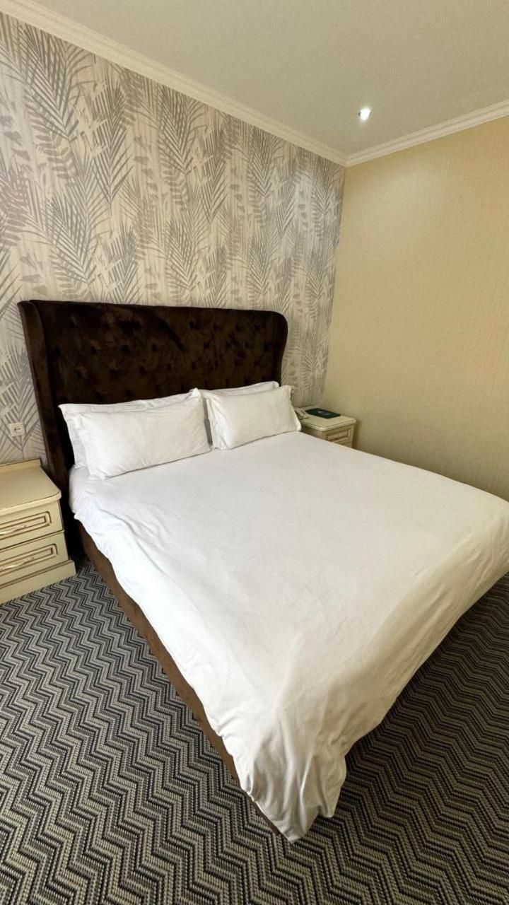 Barhat Hotel & Spa Taraz Esterno foto