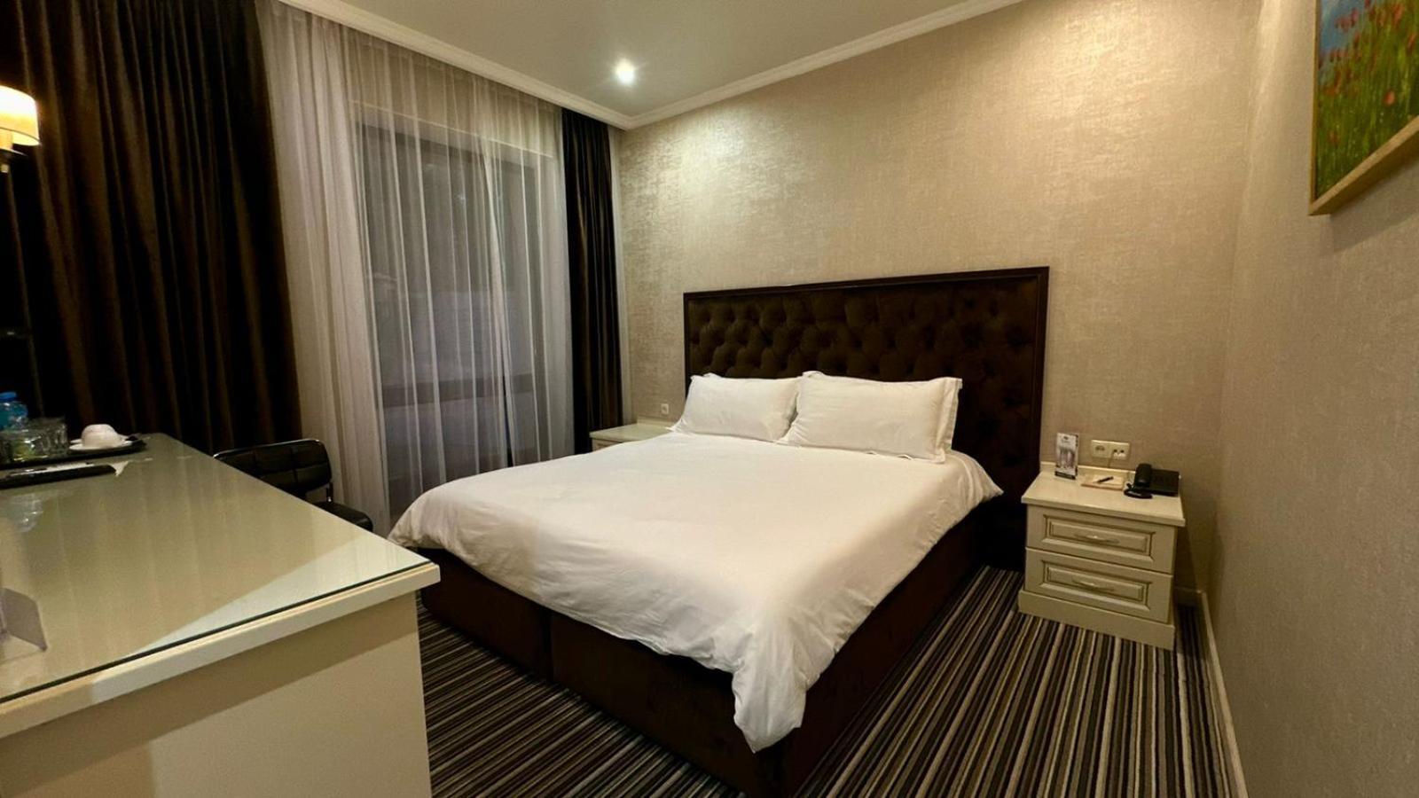 Barhat Hotel & Spa Taraz Esterno foto