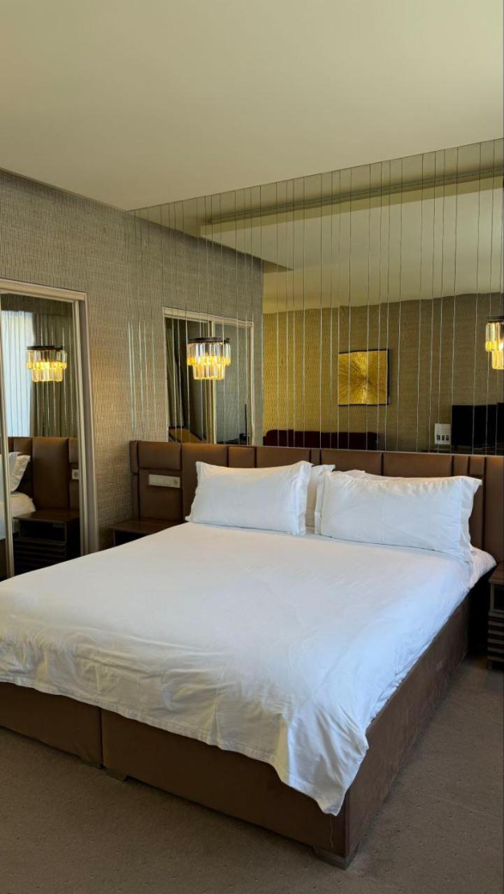 Barhat Hotel & Spa Taraz Esterno foto
