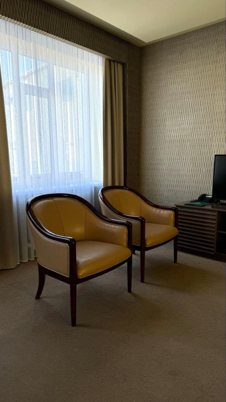 Barhat Hotel & Spa Taraz Esterno foto