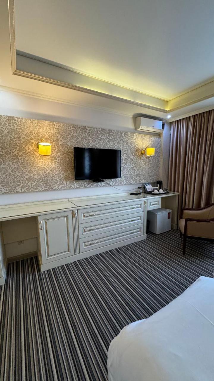 Barhat Hotel & Spa Taraz Esterno foto