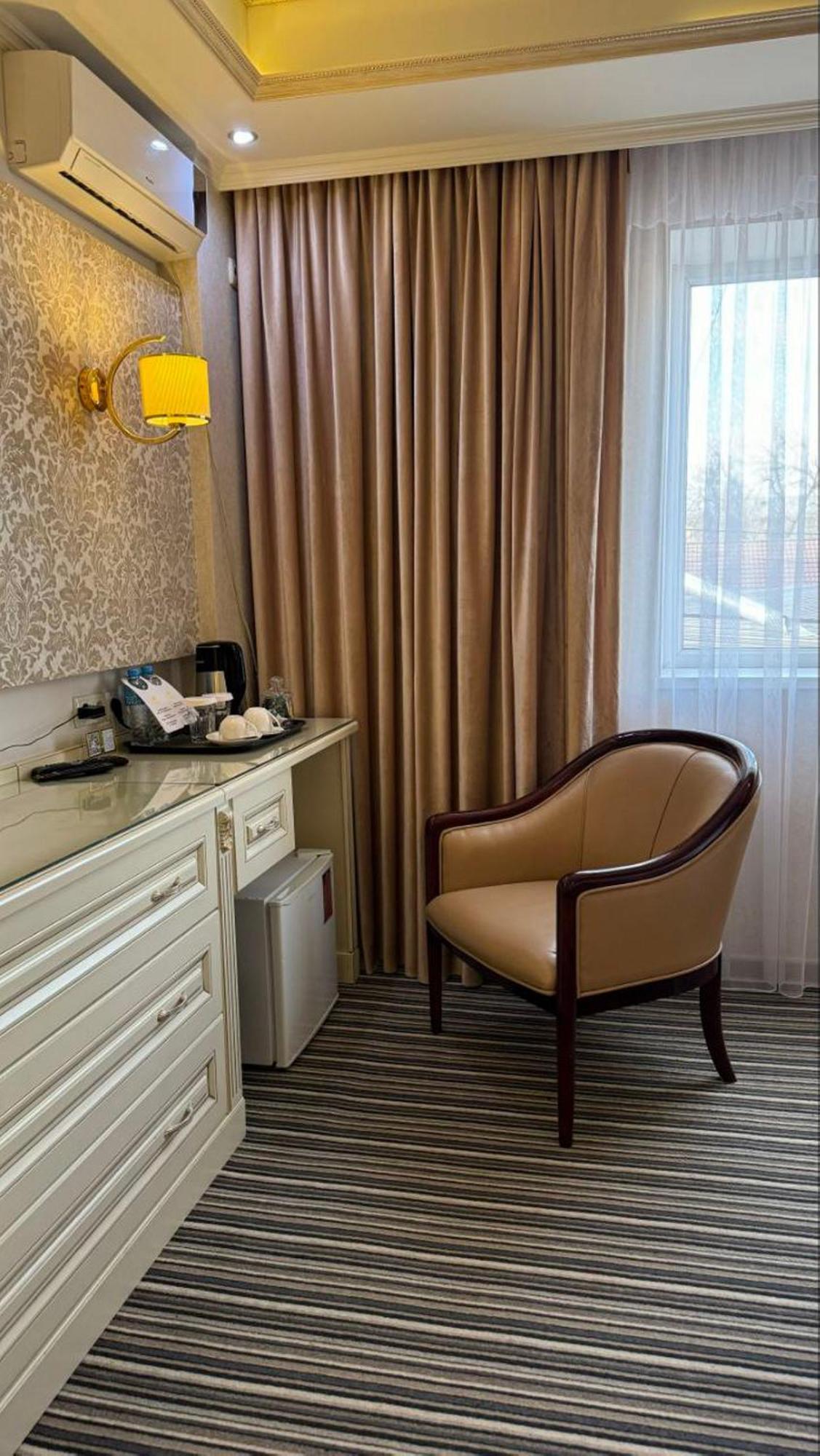 Barhat Hotel & Spa Taraz Esterno foto