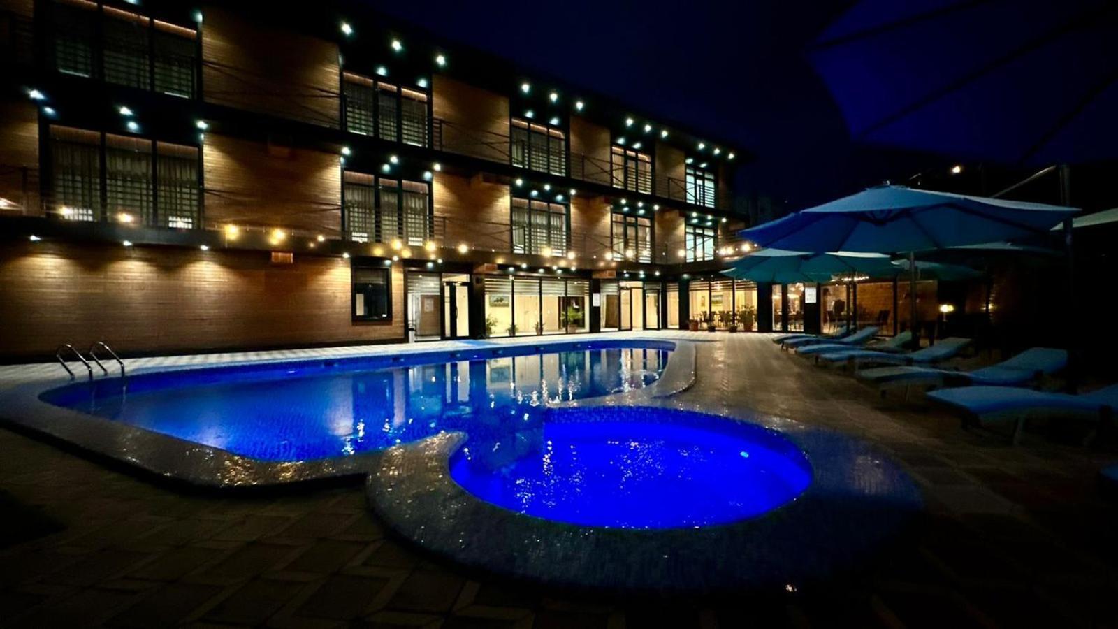 Barhat Hotel & Spa Taraz Esterno foto
