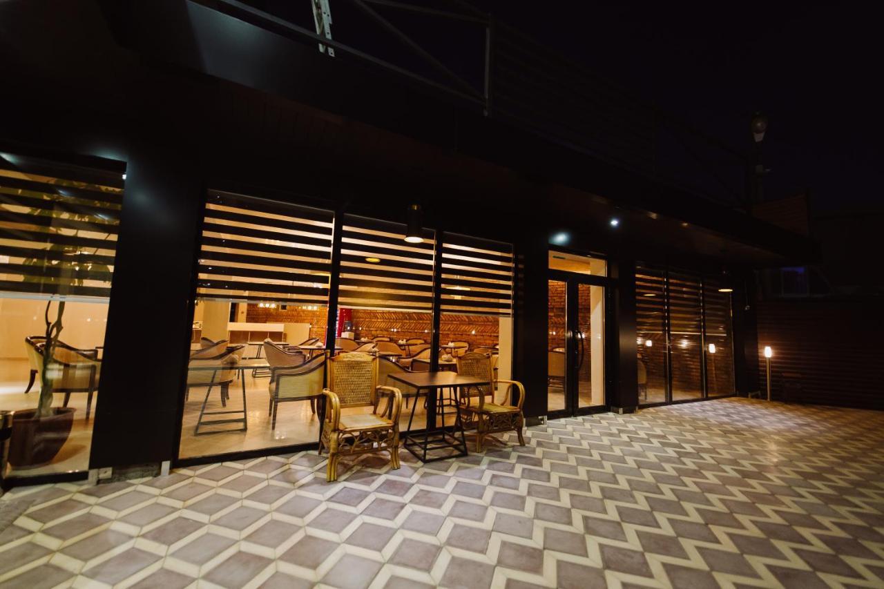 Barhat Hotel & Spa Taraz Esterno foto