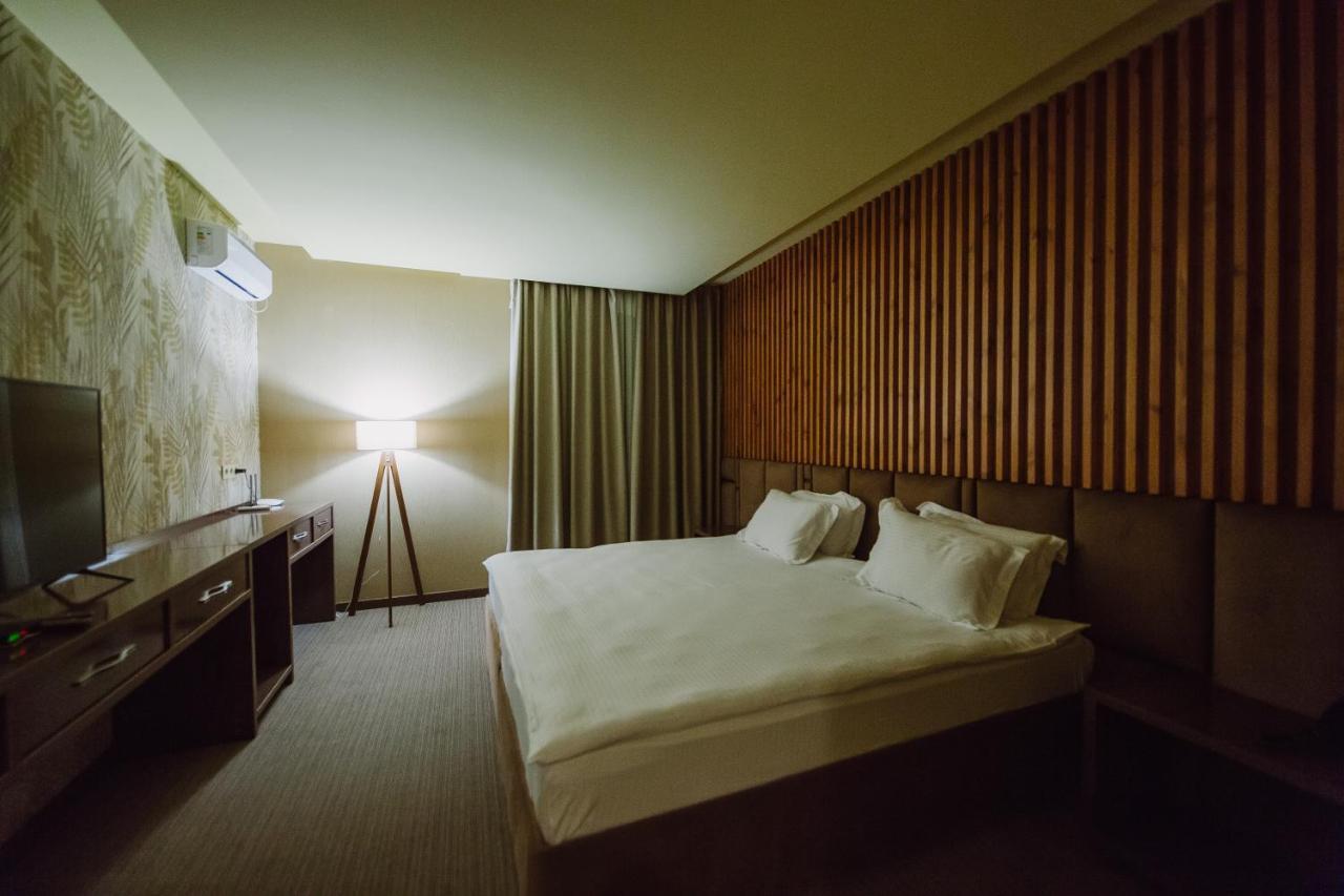 Barhat Hotel & Spa Taraz Esterno foto