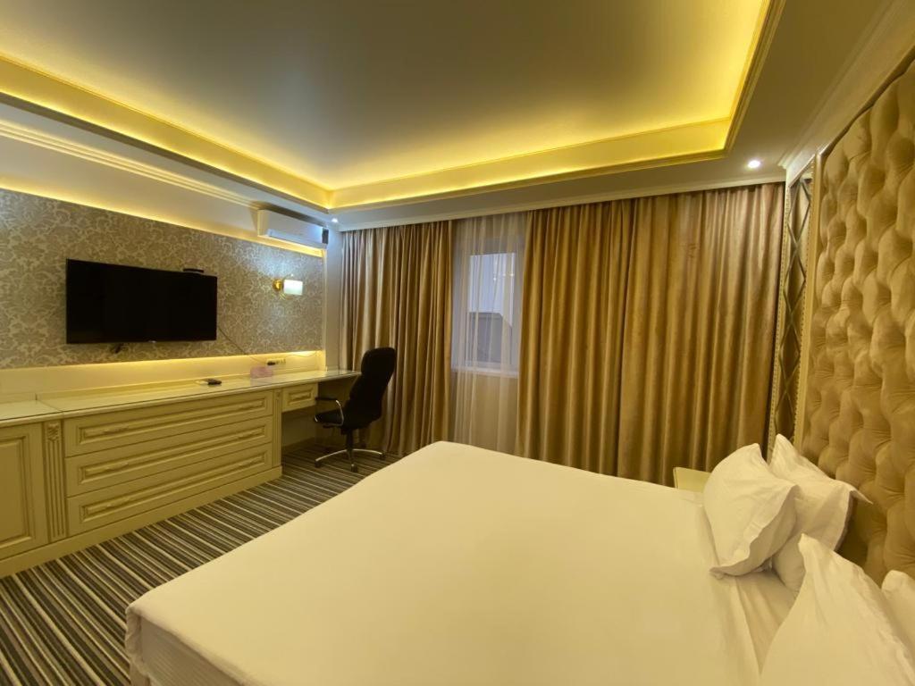 Barhat Hotel & Spa Taraz Esterno foto